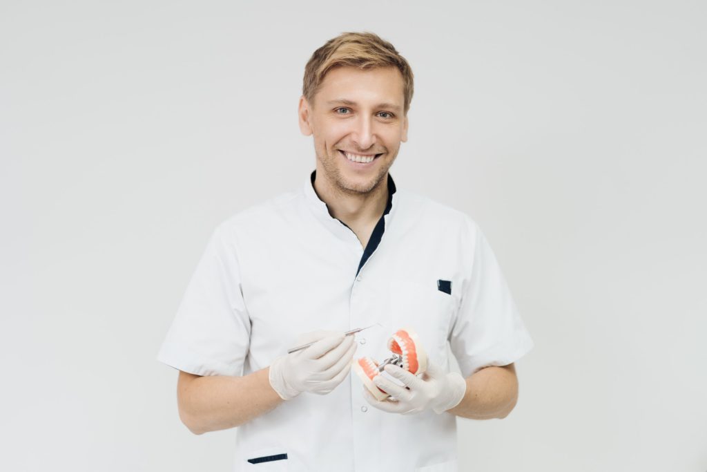 usługi chirurga stomatologa w krakowie