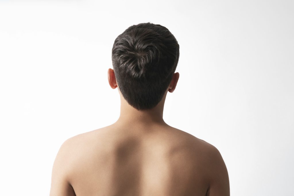 zdjęcie barku meżczyzny na białym tle